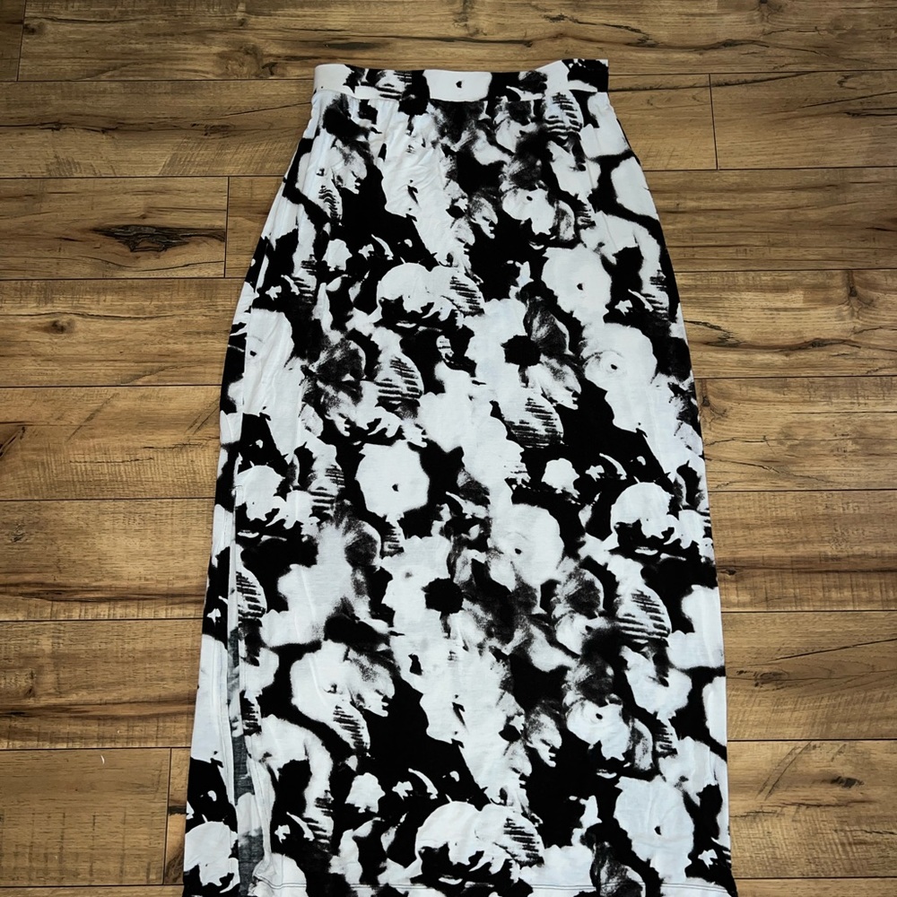 Patterned Skirt - image 4
